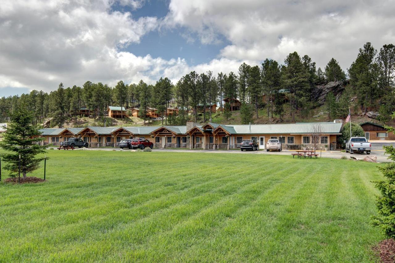 Rock Crest Lodge & Cabins Custer Ngoại thất bức ảnh