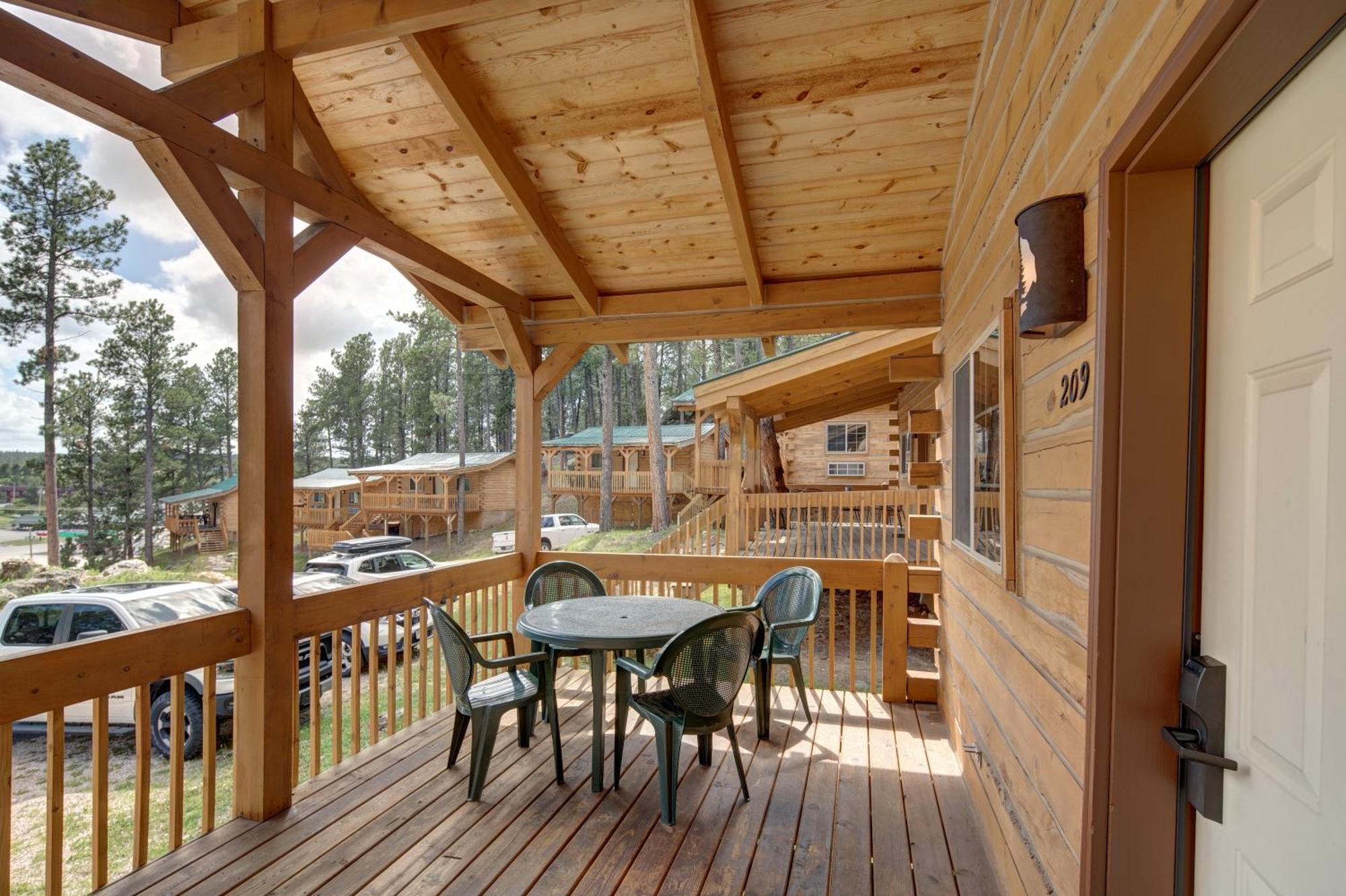 Rock Crest Lodge & Cabins Custer Ngoại thất bức ảnh