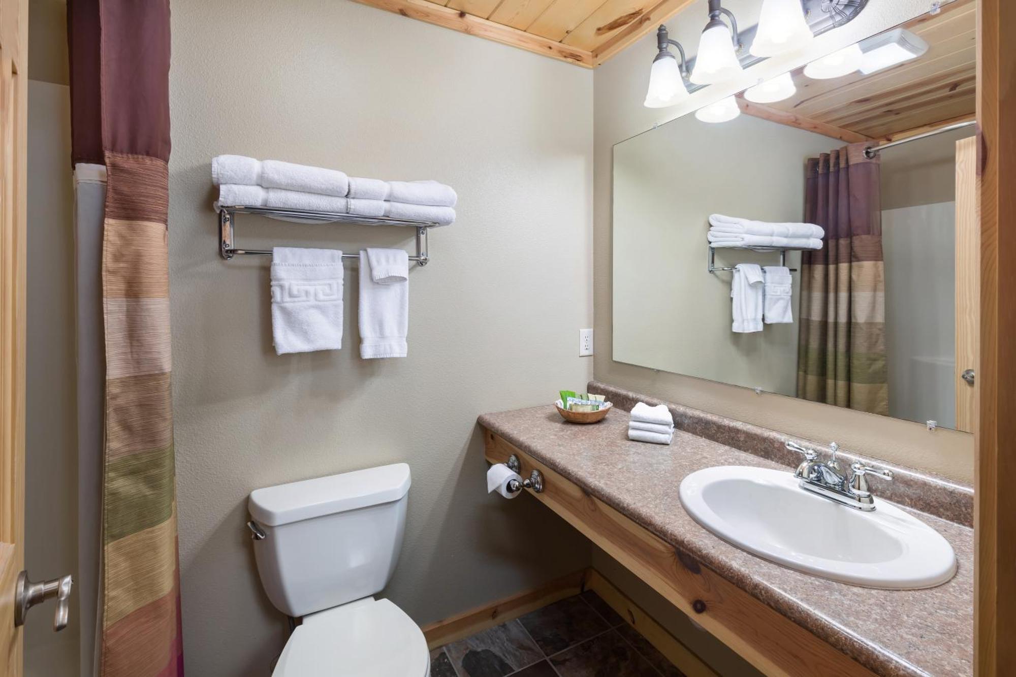 Rock Crest Lodge & Cabins Custer Ngoại thất bức ảnh