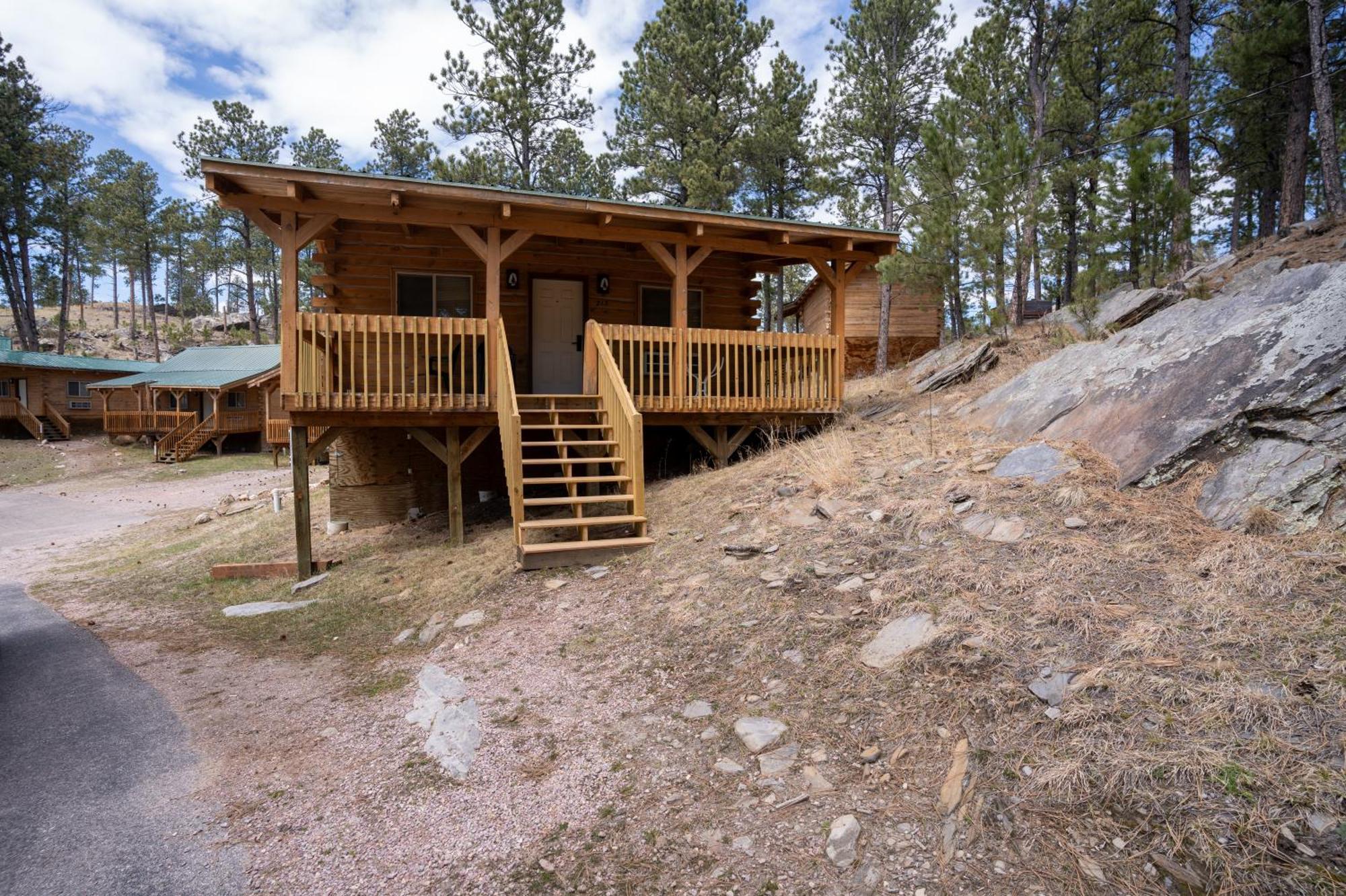 Rock Crest Lodge & Cabins Custer Ngoại thất bức ảnh